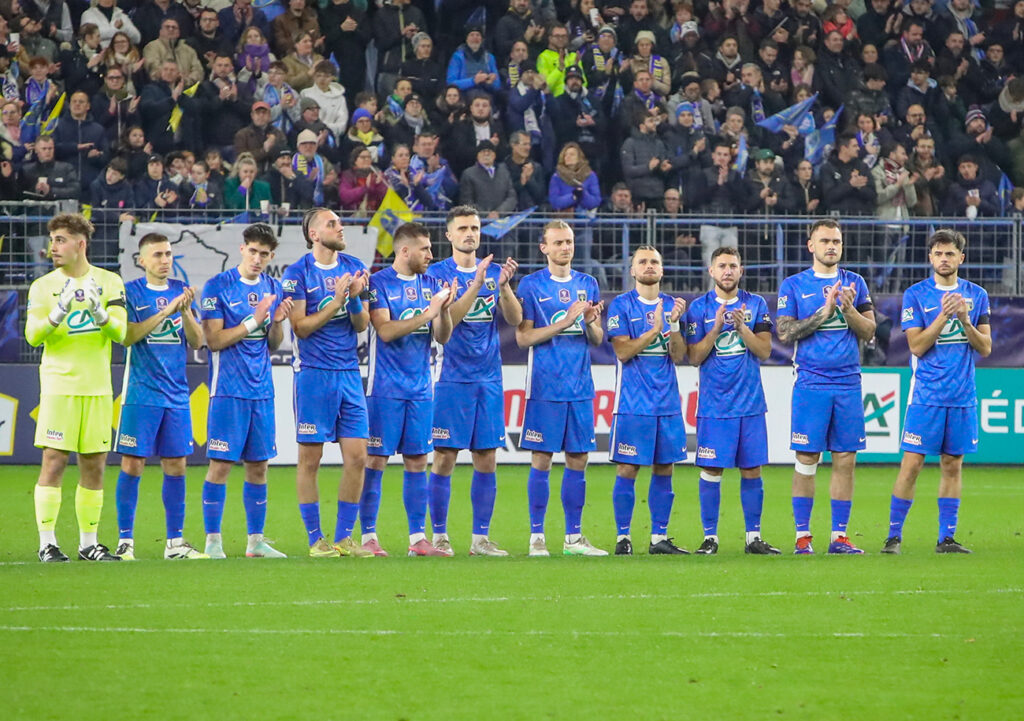 Sur les 83 000 € de dotation de la FFF, pour la qualification en 16e de finale, les joueurs du Bayeux FC toucheront un pourcentage correspondant à leurs primes. ©Damien Deslandes