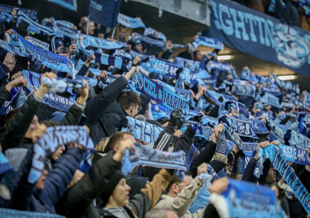 En ce qui concerne la revente de billet de matchs au marché noir, le HAC est ses groupes de supporters sont alignés sur la politique antifraude à mener. ©Damien Deslandes