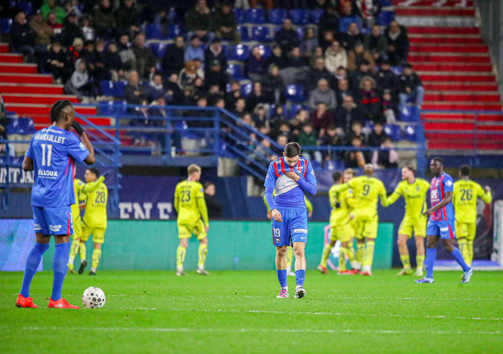 Le septième but cette saison en championnat d'Ivann Botella ; le premier à d'Ornano, n'aura pas permis au Stade Malherbe d'accrocher le FC Sochaux. ©Damien Deslandes