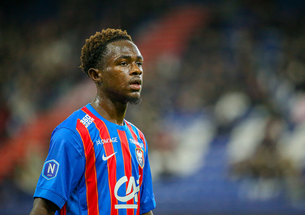 Révélation de ce début d'année 2026 sous le maillot « Rouge et Bleu », Josué Kimboma, en fin de contrat stagiaire au 30 juin, ne laisse pas insensible de nombreux clubs, y compris en Ligue 1. ©Damien Deslandes