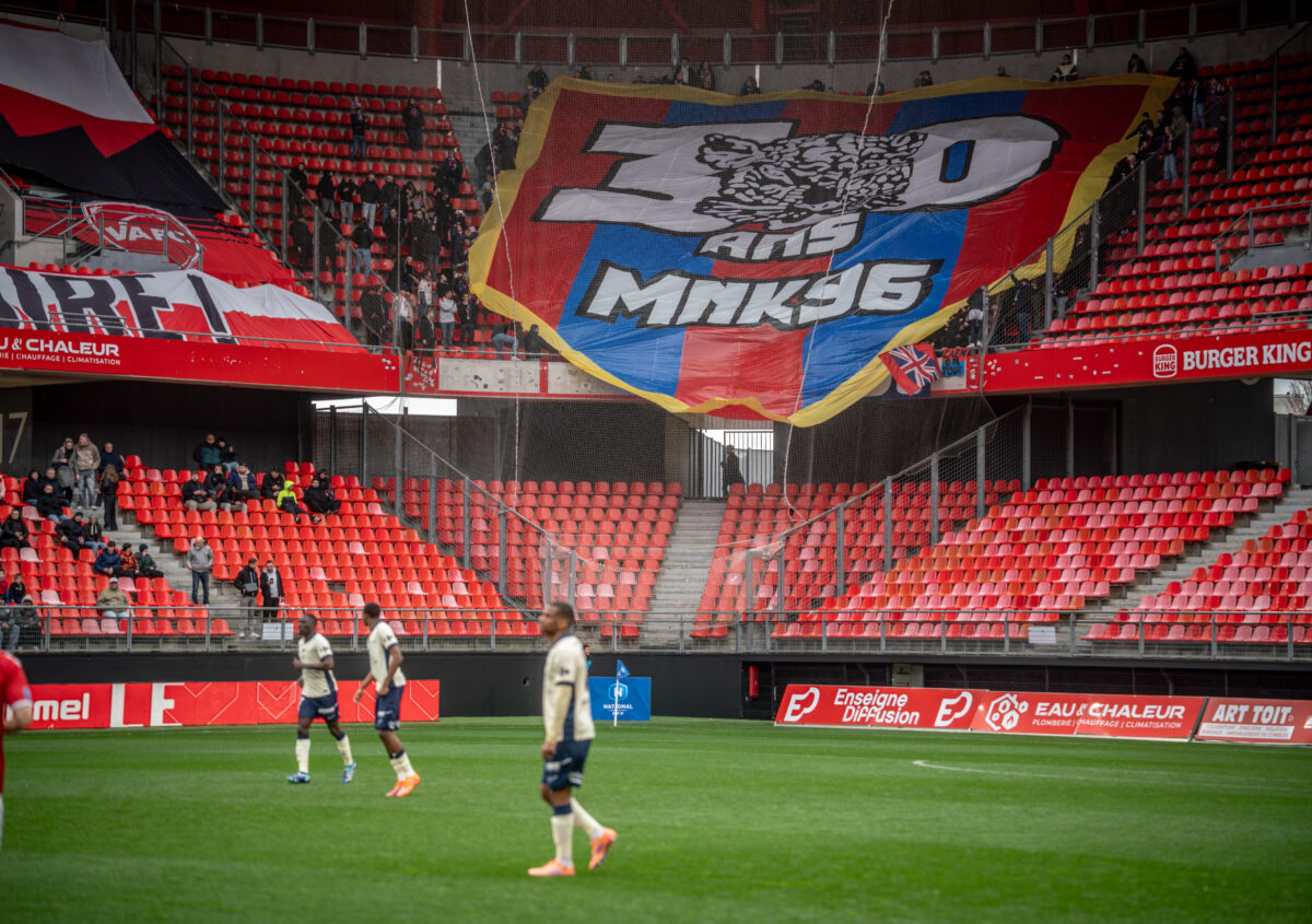 Le 30e anniversaire du MNK 96, les supporters du Stade Malherbe, en déplacement à Valenciennes. ©Romain Bouillon