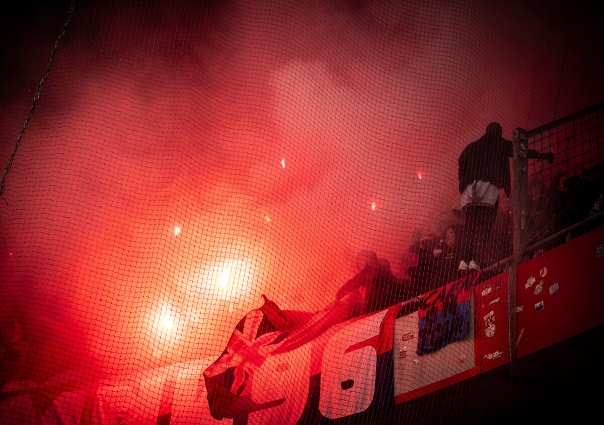 Le 30e anniversaire du MNK 96, les supporters du Stade Malherbe, en déplacement à Valenciennes. ©Romain Bouillon