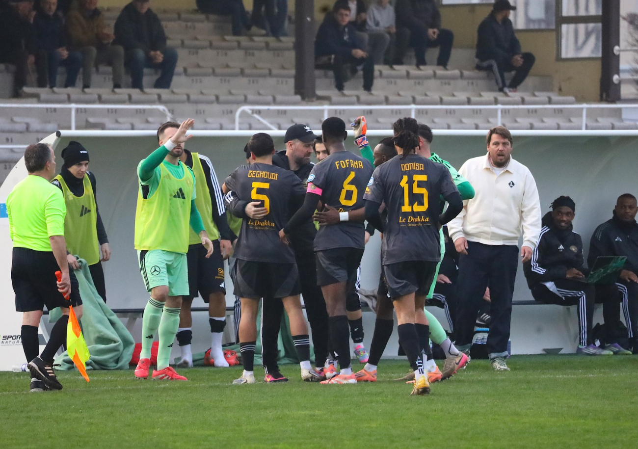 Seule équipe à avoir fait tomber le leader, le Racing, l'AS Trouville-Deauville-Villers a accroché son dauphin, Linas-Montlhéry, le week-end dernier. ©ASTDV