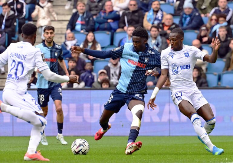 Grâce au premier but en Ligue 1 de Simon Ebonog, le HAC a pu décrocher un match nul précieux contre l’AJA, barragiste, et préserver son avance au classement. ©Emmanuel Lelaidier