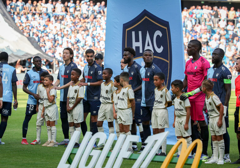 Compte tenu de ses moyens financiers limités, chaque départ d'un joueur libre, à l'image de celui annoncé d'Arouna Sanganté (ici, au premier plan) au Séville FC, représente une lourde perte pour le HAC. ©Damien Deslandes