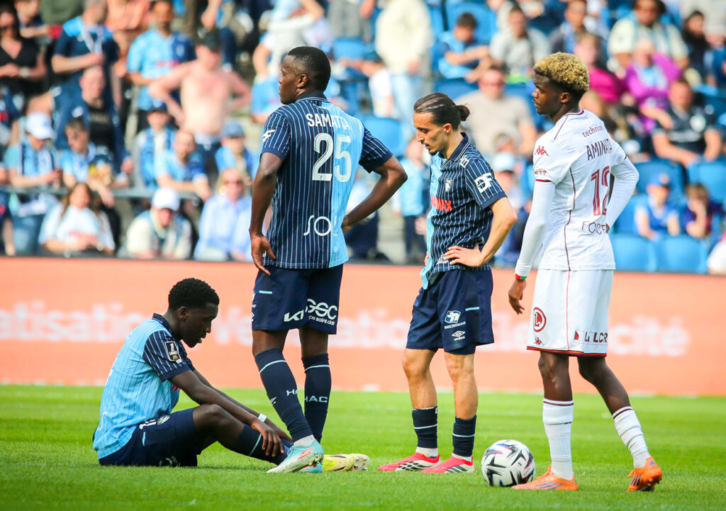 Malgré des buts d'Ally Samatta et Yassine Kechta dans le premier quart d'heure, le HAC repart du Stade Océane avec un résultat nul frustrant contre la lanterne rouge messine. ©Damien Deslandes