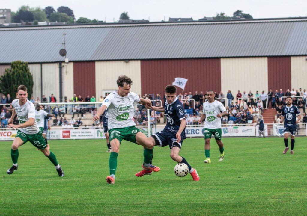 La lutte a été âpre entre Vire, conquérant, et Pontivy, groupé pour préserver son avance au classement. ©AF Virois