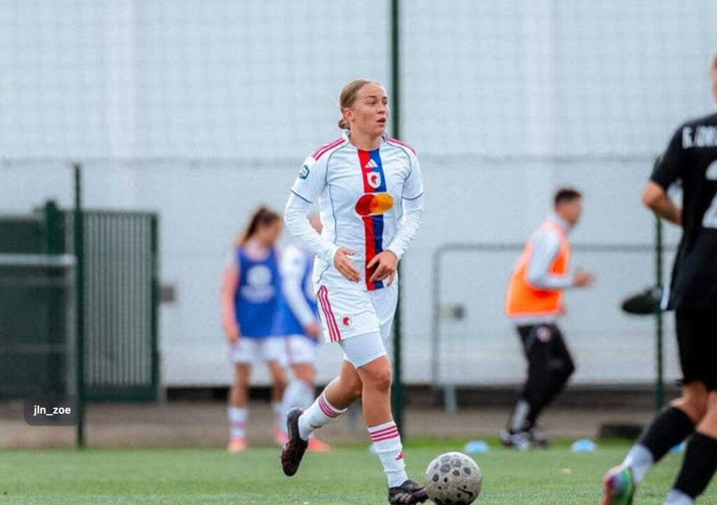 Avec la réserve de l'OL Lyonne, Maïwenn Olivier est à la lutte pour le titre de championne de D3, dans le Groupe B. ©Instagram MO