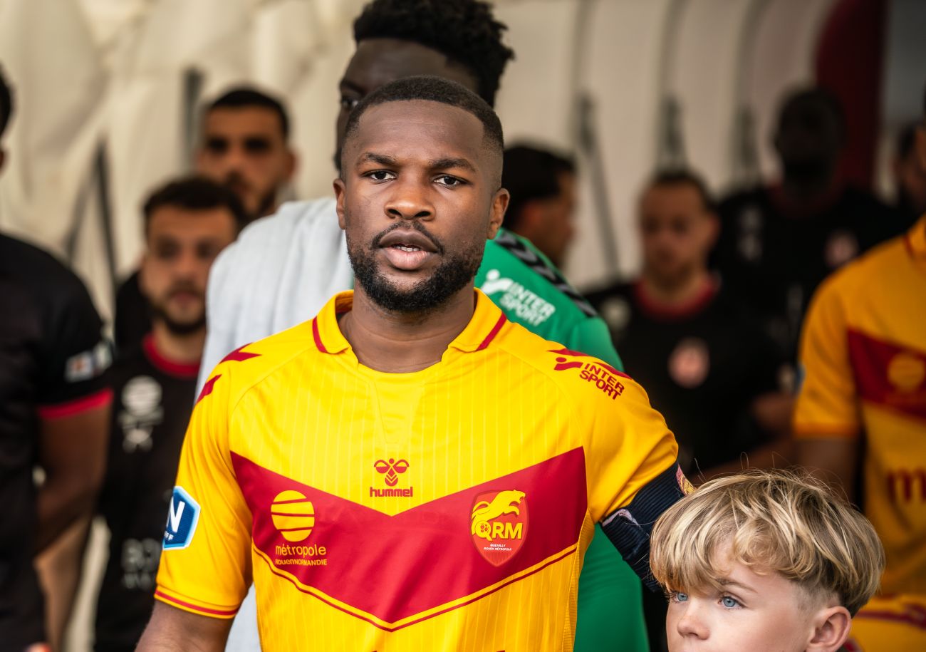 Tony Njiké et QRM ont encore leur destin en main pour assurer leur maintien dans la future Ligue 3. Mais ils n’ont pas le droit à l’erreur lors de cette dernière journée de l’histoire du National. ©Romain Bouillon.