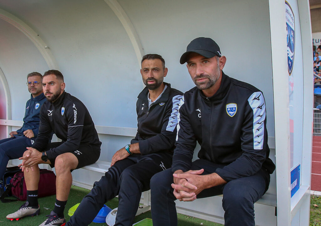 Alors qu'il passera son BEPF la saison prochaine, Cédric Hengbart, secondé par son frère, Romain, aimerait que son staff soit renforcé par un second adjoint. ©Damien Deslandes