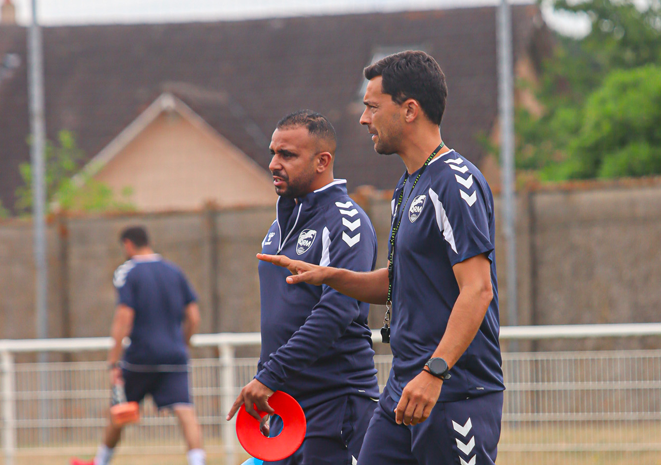 Gabriel Santos, le coach de QRM, en compagnie de son nouvel adjoint, Mehdi Izeghouine, passé notamment par Pays de Valois et Wasquehal. ©QRM