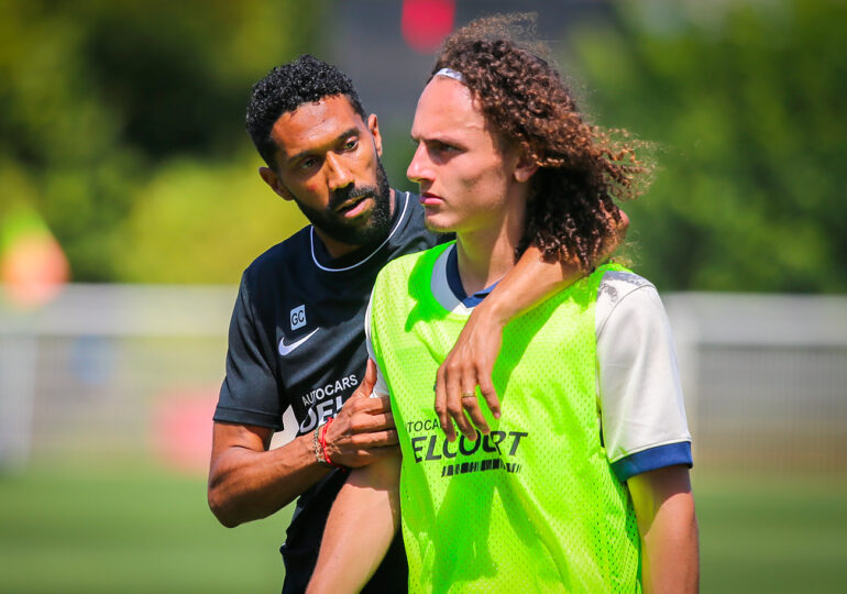 Si son équipe, dans le sillage de la fin de saison précédente, a été séduisante à regarder pendant la préparation, Gaël Clichy sait que son Stade Malherbe doit y coupler les résultats pour postuler au haut du tableau. ©Damien Deslandes