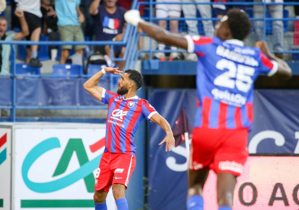 Auteur d’un triplé à la pointe de l’attaque du Stade Malherbe, Fahd El Khoumisti a marqué les esprits dès sa première apparition en « Rouge et Bleu. » ©Damien Deslandes
