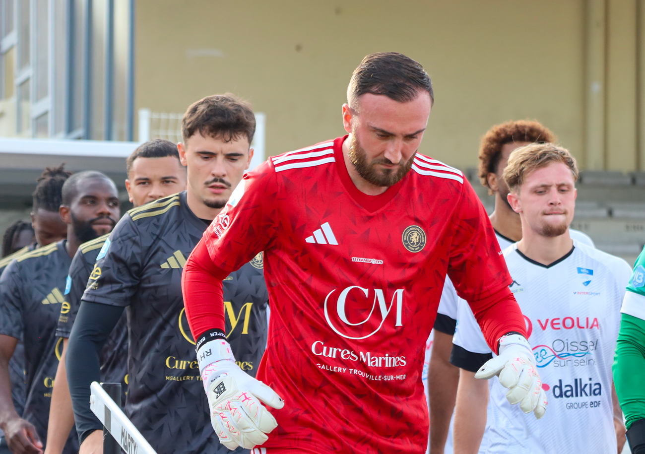 Samedi noir pour l'ASTDV qui a perdu au cours du même match le gardien Romain Hanquinquant et le défenseur Benjamin Capron-Litique. ©Ibrahima Gueye / ASTDV
