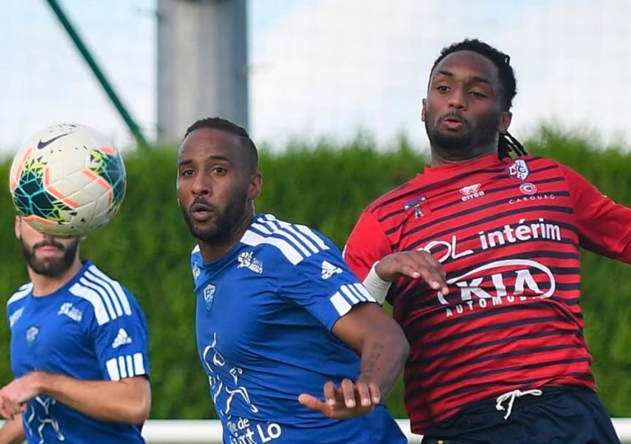 William Coulibaly (en bleu, sous les couleurs du FC Saint-Lô) défiera pour la première fois dans sa longue carrière son club formateur : le Stade Malherbe.